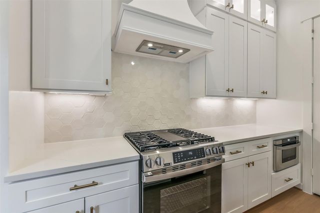 1114 Pearlwood Drive, Houston, TX 77008