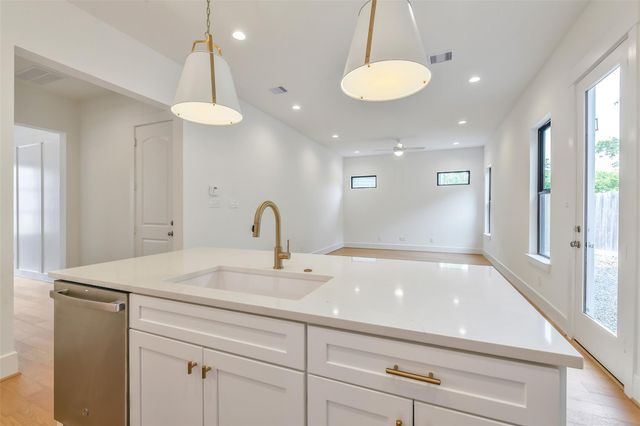 1114 Pearlwood Drive, Houston, TX 77008