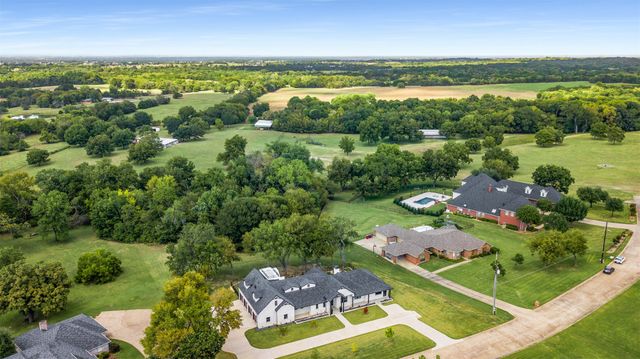 1421 Red Oak Circle, Farmersville, TX 75442