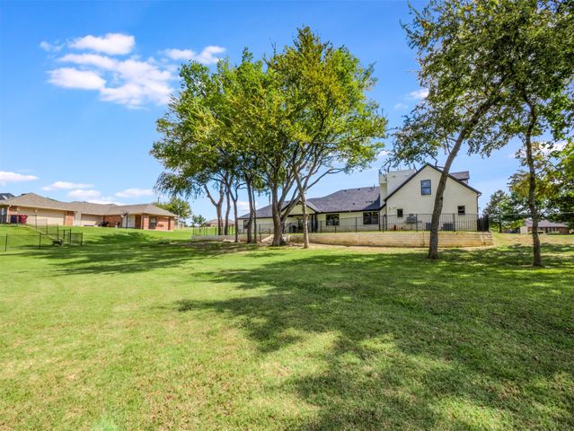 1421 Red Oak Circle, Farmersville, TX 75442