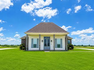 276 South Sugarfield Drive, Thibodaux, LA 70301