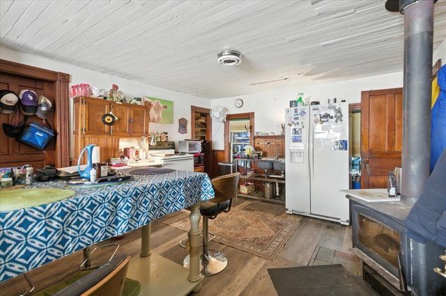 1433 N 116 Road B, Bristol, VT 05443