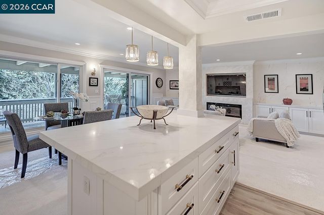 1184 Rockledge Ln 5, Walnut Creek, CA 94595