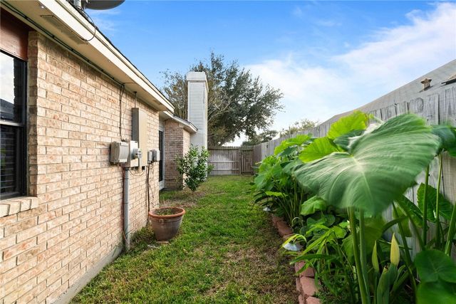 2118 Savoy St, Corpus Christi, TX 78414