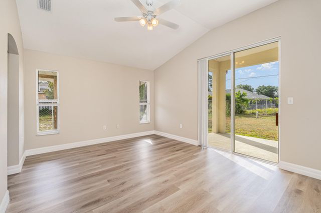 328 Hammonton Street SW, Palm Bay, FL 32908