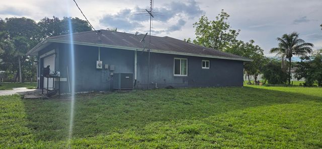 17999 N 46th Court N, The Acreage, FL 33470