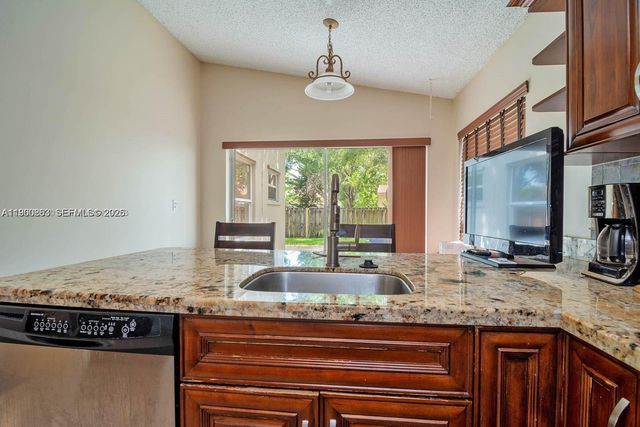 1217 NW 125th Ter, Sunrise, FL 33323