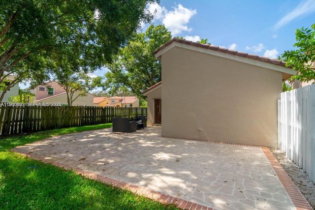 1217 NW 125th Ter, Sunrise, FL 33323