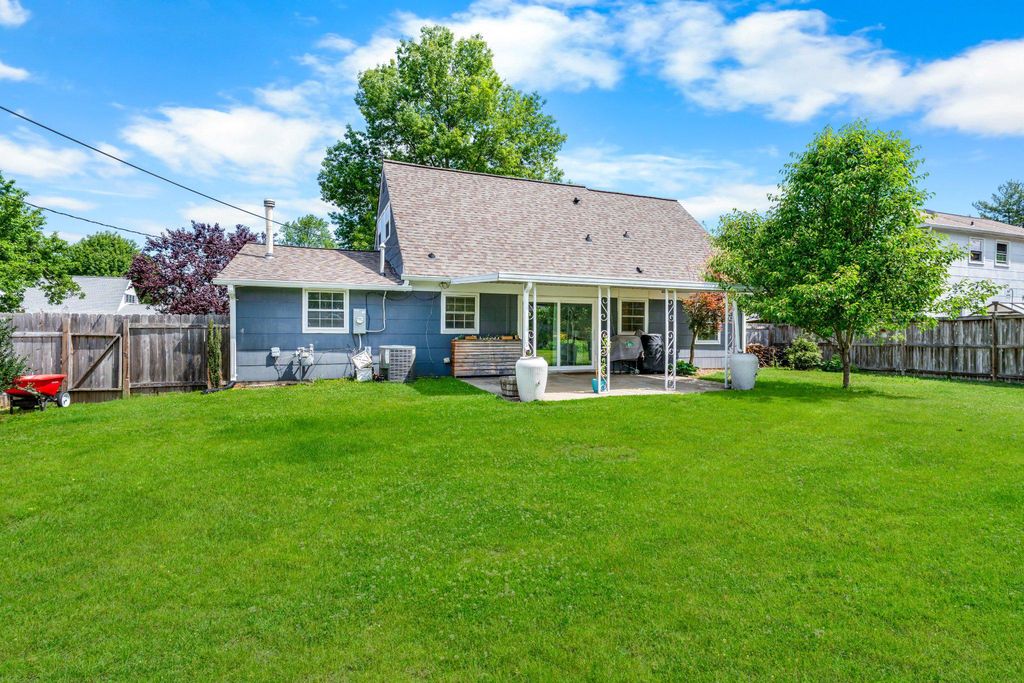 Image 13 of property listing at 12605 MEMORY LN, Bowie, MD 20715