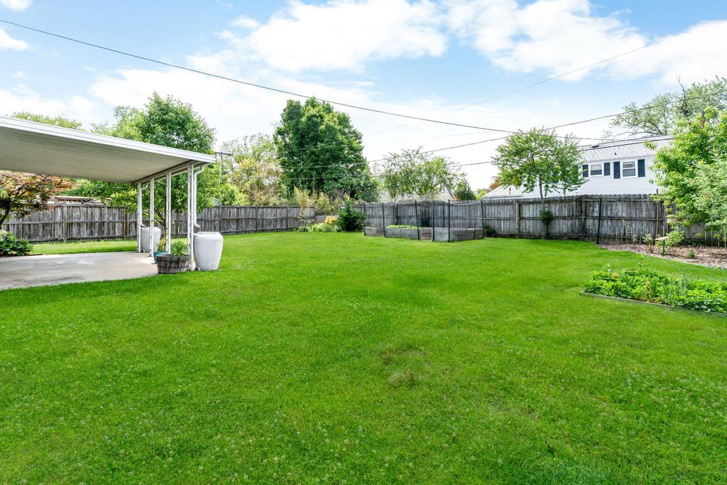 Image 14 of property listing at 12605 MEMORY LN, Bowie, MD 20715