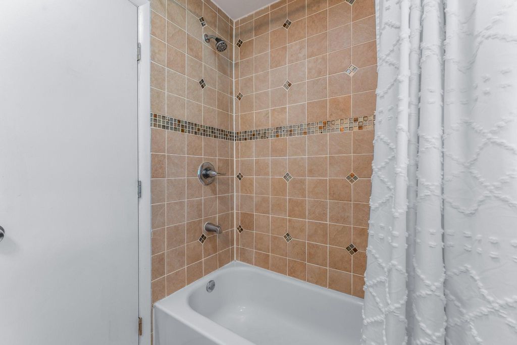 Image 16 of property listing at 12605 MEMORY LN, Bowie, MD 20715
