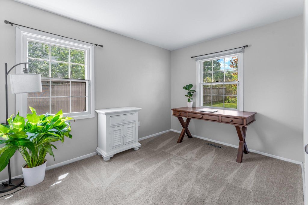 Image 17 of property listing at 12605 MEMORY LN, Bowie, MD 20715