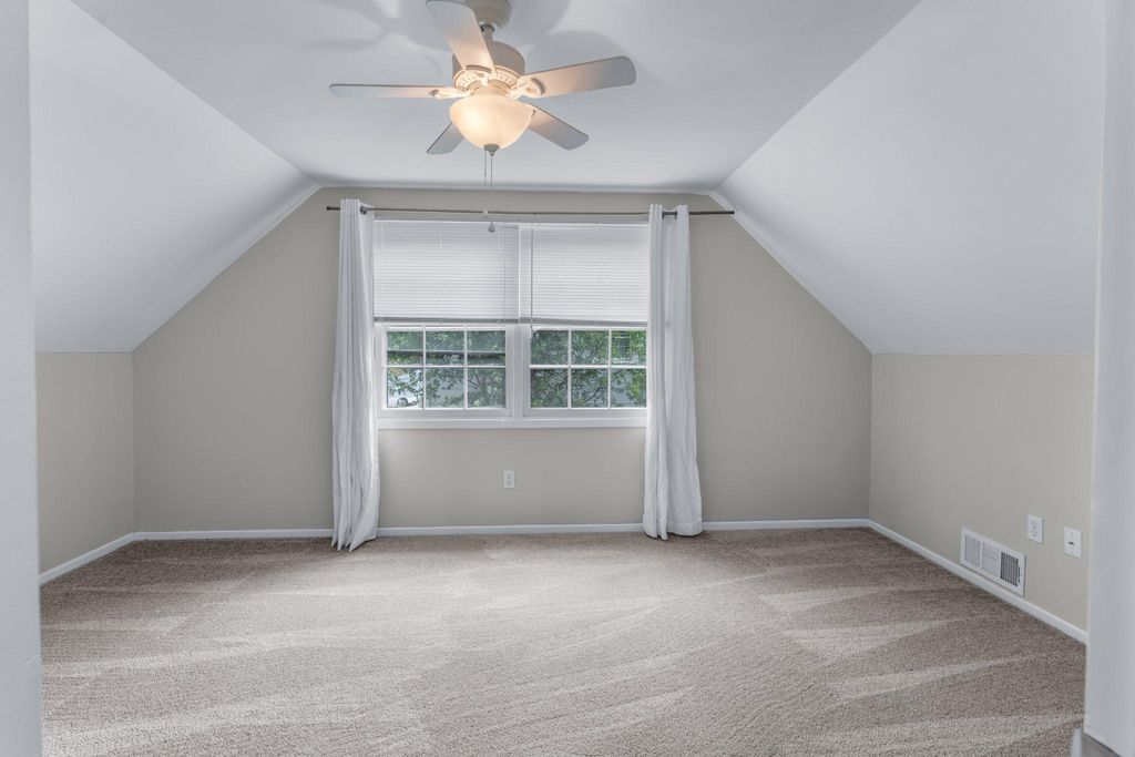 Image 21 of property listing at 12605 MEMORY LN, Bowie, MD 20715