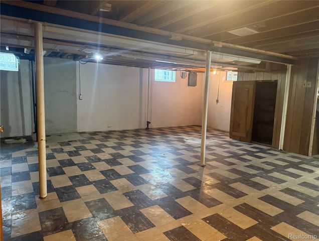 32720 Grandview Avenue, Westland, MI 48186