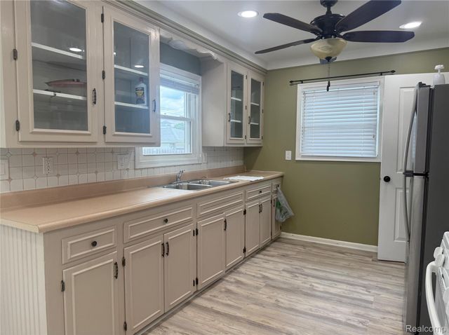 32720 Grandview Avenue, Westland, MI 48186