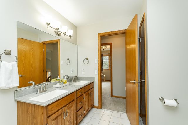 2519 Mayowood Lane SW, Rochester, MN 55902