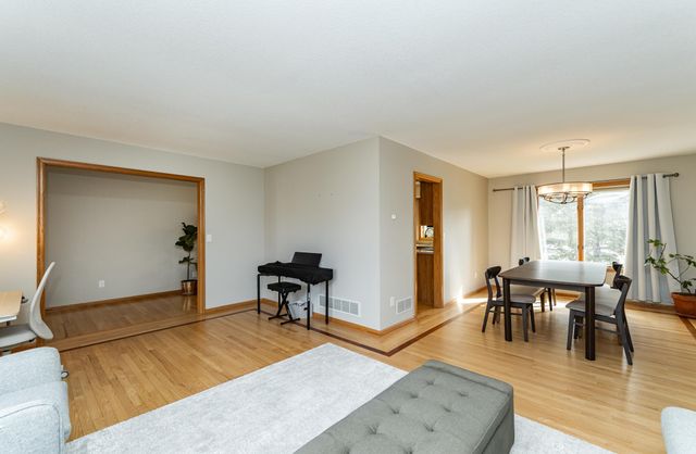 2519 Mayowood Lane SW, Rochester, MN 55902