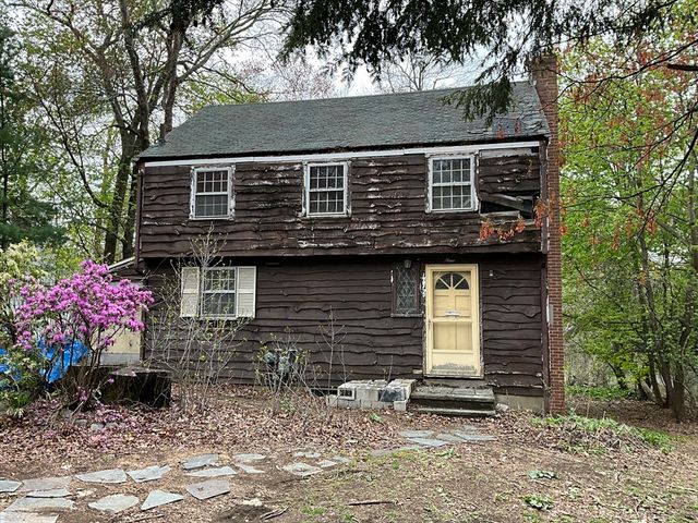 9 Larch Rd, Wellesley, MA 02482