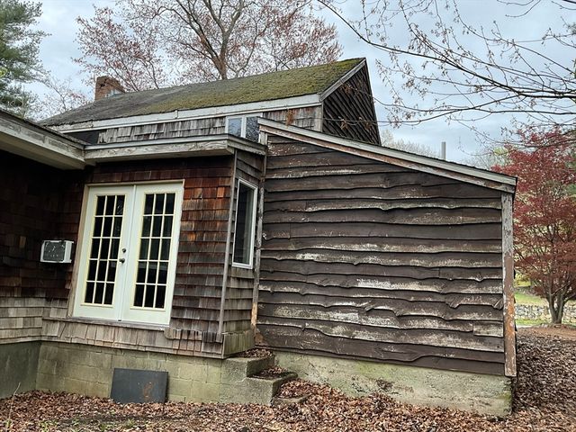9 Larch Rd, Wellesley, MA 02482