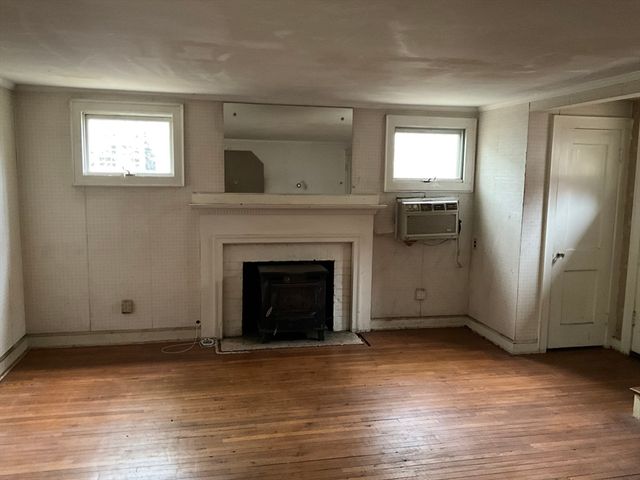 9 Larch Rd, Wellesley, MA 02482