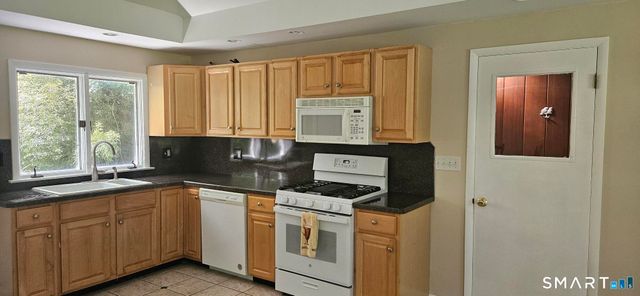 162 Short Beach Road, East Haven, CT 06512