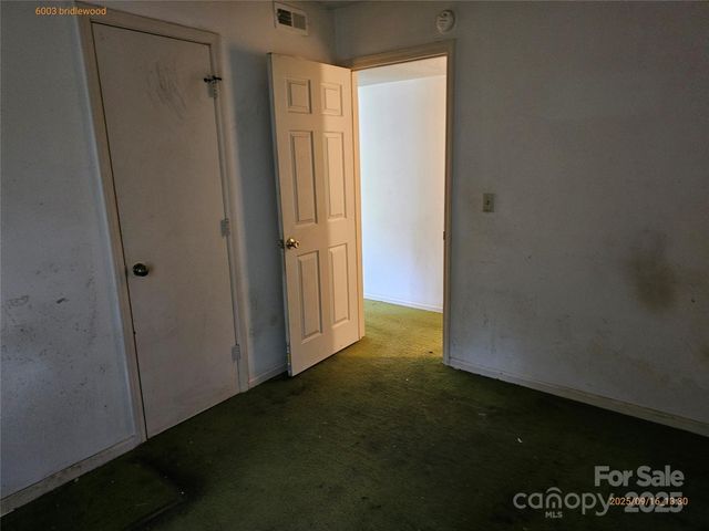 6003 Bridlewood Lane, Charlotte, NC 28215