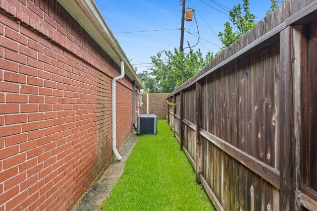 230 Lakeside Boulevard, Sugar Land, TX 77478