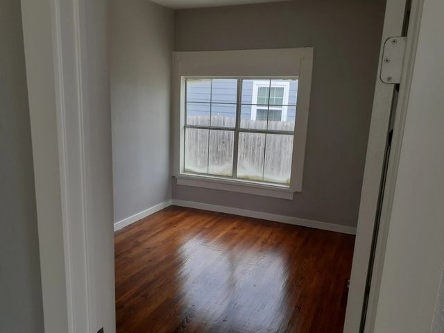 1509 W Page Avenue, Dallas, TX 75208