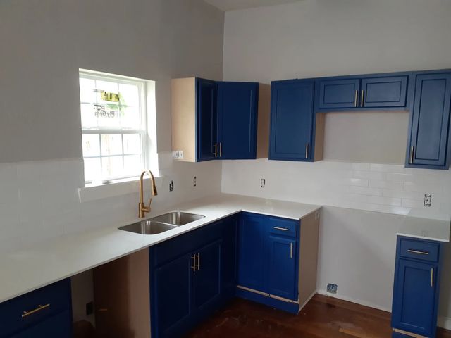 1509 W Page Avenue, Dallas, TX 75208