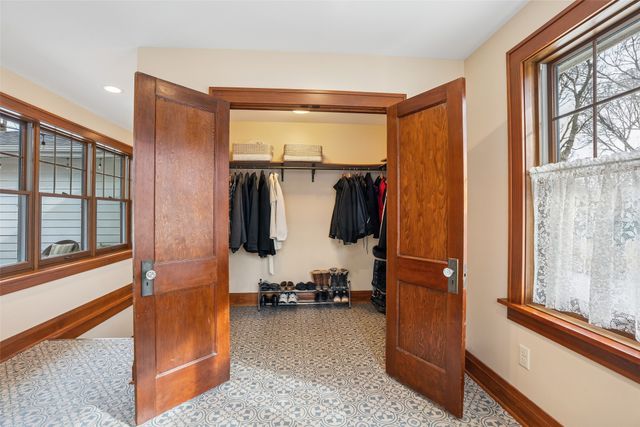 1331 42nd Street, Des Moines, IA 50311