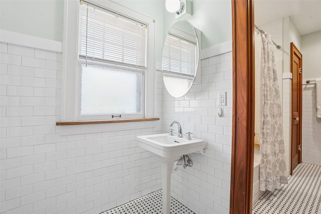 1331 42nd Street, Des Moines, IA 50311