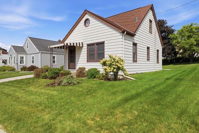 300 St Rose AVENUE, Fredonia, WI 53021