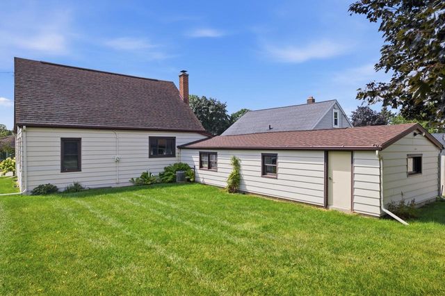 300 St Rose AVENUE, Fredonia, WI 53021