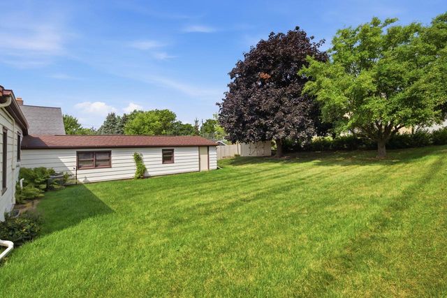 300 St Rose AVENUE, Fredonia, WI 53021