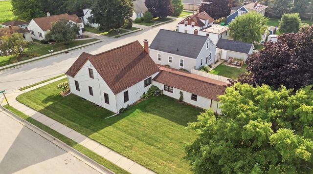 300 St Rose AVENUE, Fredonia, WI 53021