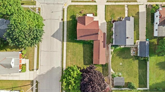 300 St Rose AVENUE, Fredonia, WI 53021