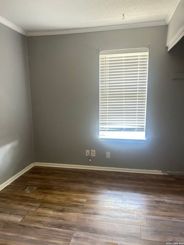 1051 COUNTRY CLUB G-28, Seguin, TX 78155