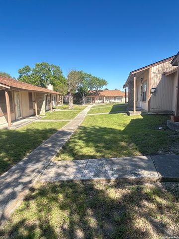1051 COUNTRY CLUB G-28, Seguin, TX 78155