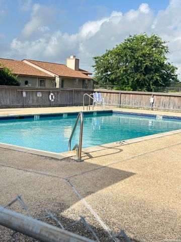 1051 COUNTRY CLUB G-28, Seguin, TX 78155