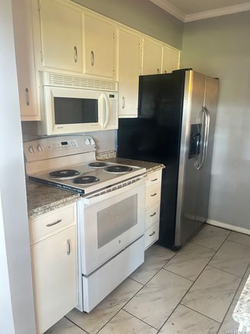 1051 COUNTRY CLUB G-28, Seguin, TX 78155
