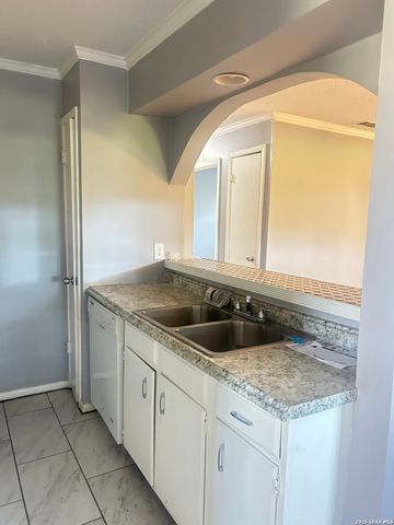 1051 COUNTRY CLUB G-28, Seguin, TX 78155