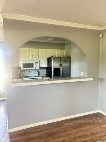 1051 COUNTRY CLUB G-28, Seguin, TX 78155
