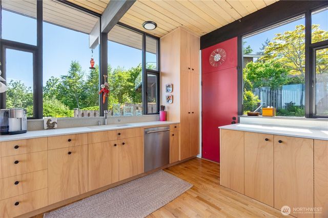 5530 Marian Drive NE, Olympia, WA 98516