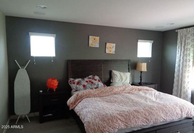 240 N SENATE Street, Chandler, AZ 85225