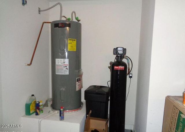 240 N SENATE Street, Chandler, AZ 85225