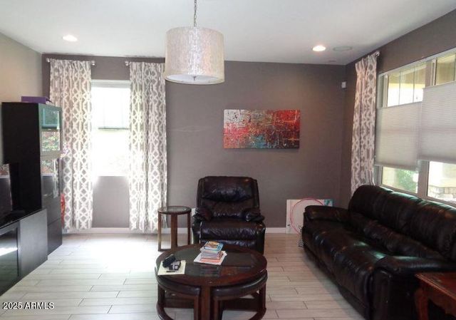 240 N SENATE Street, Chandler, AZ 85225