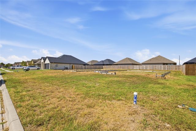 708 Greyson Lane, Greenville, TX 75402
