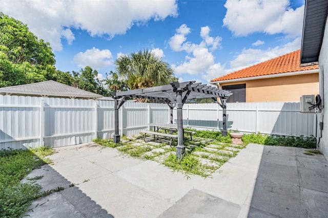 8905 W HAMILTON AVENUE, Tampa, FL 33615