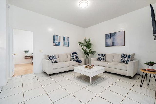 8905 W HAMILTON AVENUE, Tampa, FL 33615