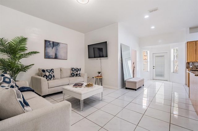 8905 W HAMILTON AVENUE, Tampa, FL 33615